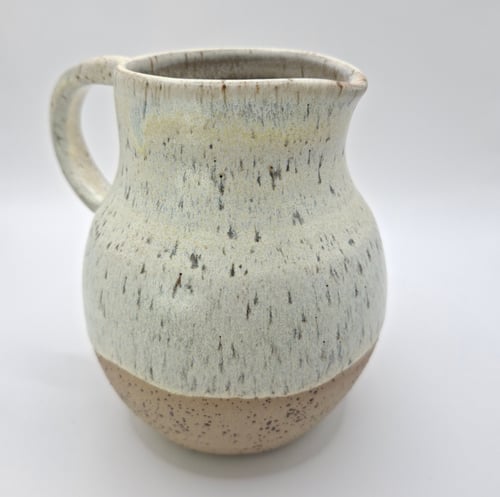 Lille hånddrejet kande fra K for