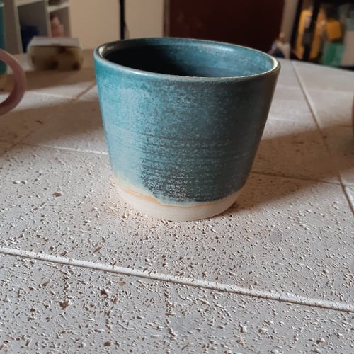 Kop uden hank i mørk grøn mat 