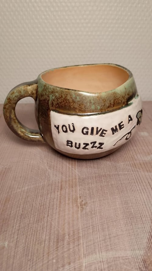 Håndlavet kaffe/tekrus i stentøj, højde 8 cm., bredde 10 cm.