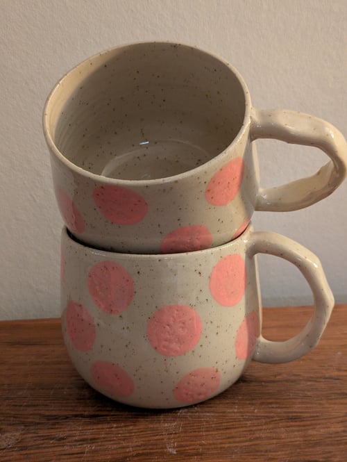 kop med lyserød pletter fra LaVA Keramik