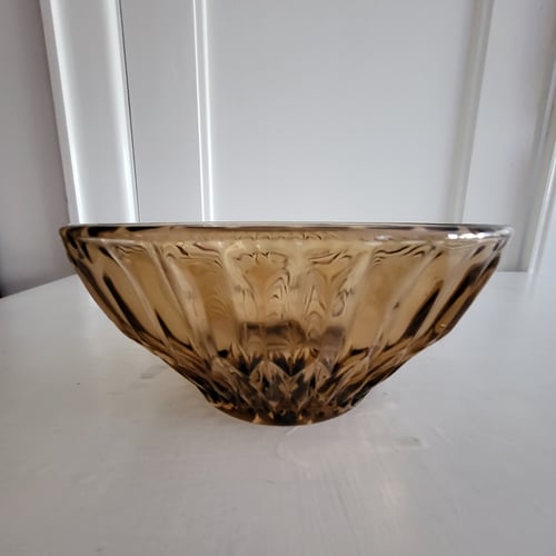 Skål i presset glas med stjernemønster – Ø19 cm