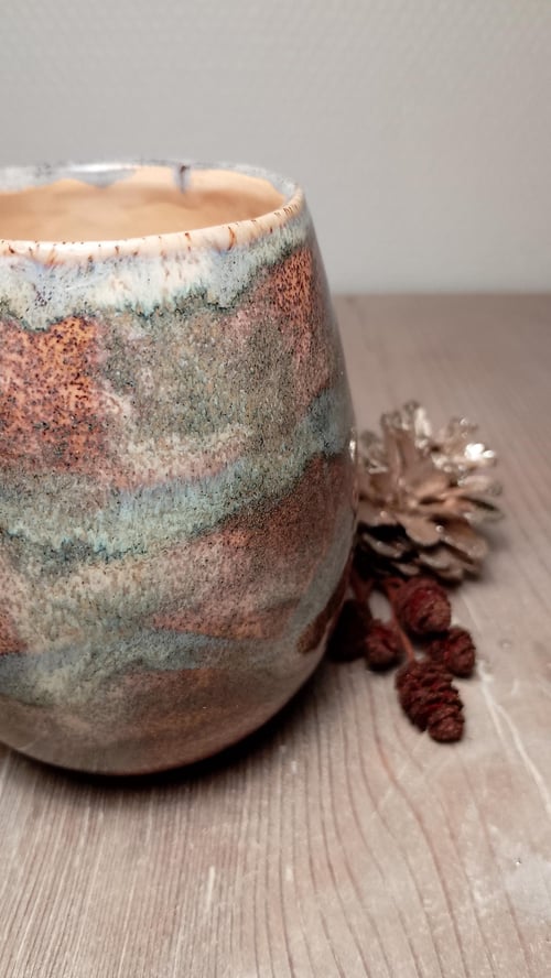 Håndlavet kaffekrus i stentøj. 