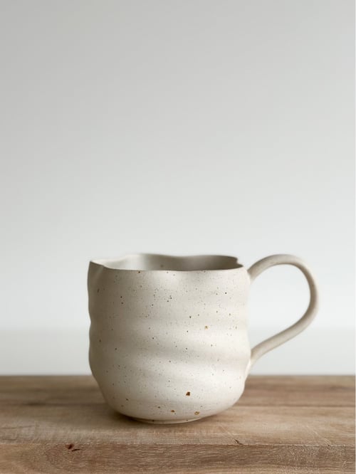 Bølgekop med hank - hvid