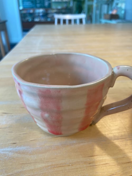 Hånddrejet keramik kop m. hank - stentøjsler