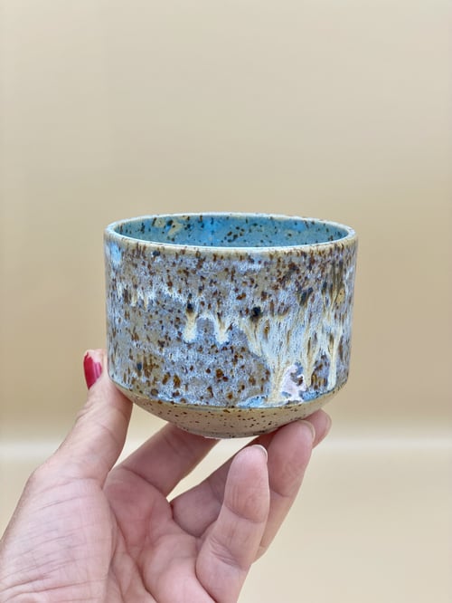 Kanso serien: Blå/grå uden hank fra Nørrebrokeramik.dk (firmanavn, OHØJ)