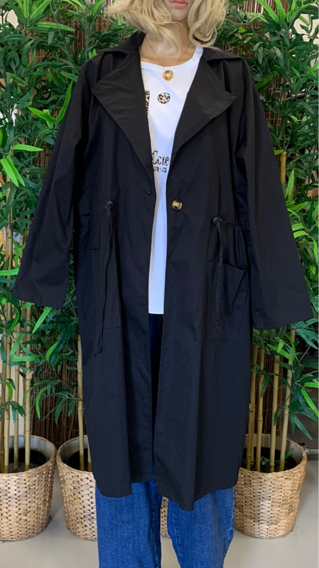 Dublin cotton Trenchcoat. Black. Onesize str 38-50. fra KJOLEUNIVERSET.DK