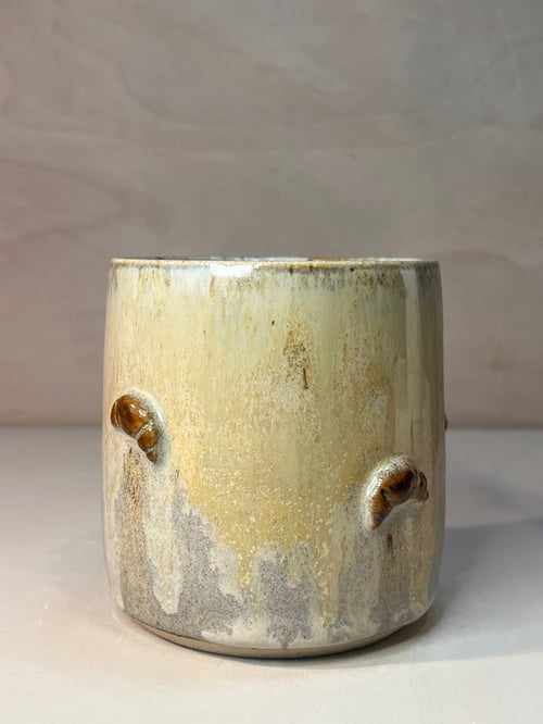 Croissant kop. 340 ml. H: 8,5 cm fra Clay By Hornstrup