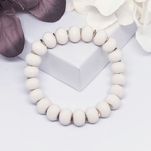 Armbånd med Hæmatit og glasperler fra SAGA / smykkedesigner Isabelle Schou