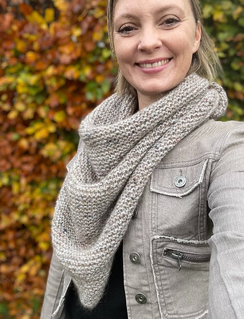 Bella Scarf strikkeopskrift fra AlelaKnit