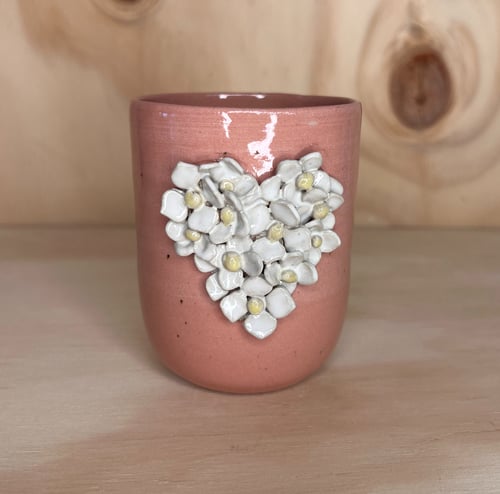 Valentinkop lyserød med hvide blomster