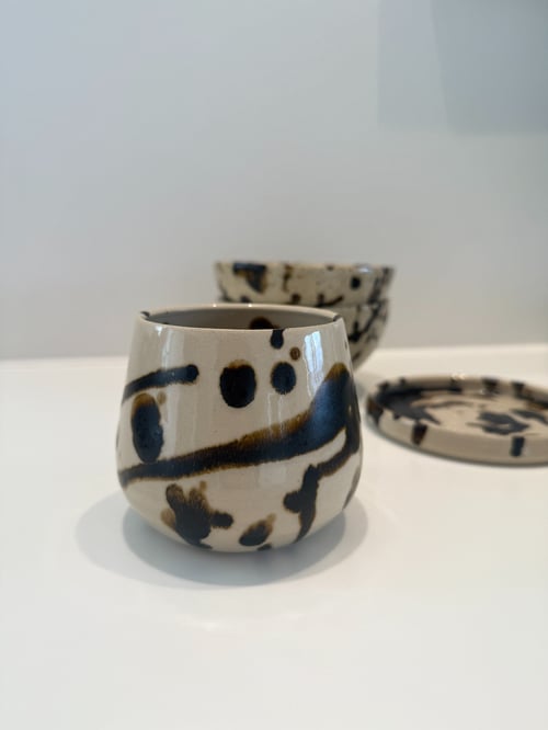 DEN RUNDE KOP -  BROWN INK