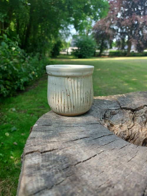 Lille kop uden hank i rå hvid glasur 