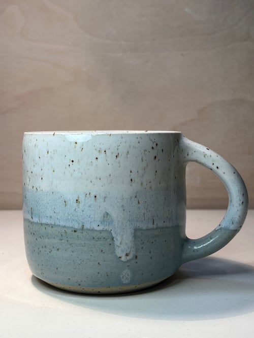 Lyseblå kop. 450 ml. H: 8,5 cm fra Clay By Hornstrup