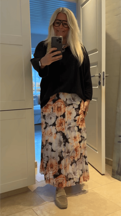 Donna skirt, Flowers. Onesize 38-48. fra KJOLEUNIVERSET.DK