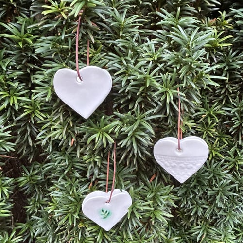 Hjerte ophæng hvid porcelæn fra EvaBechKeramik