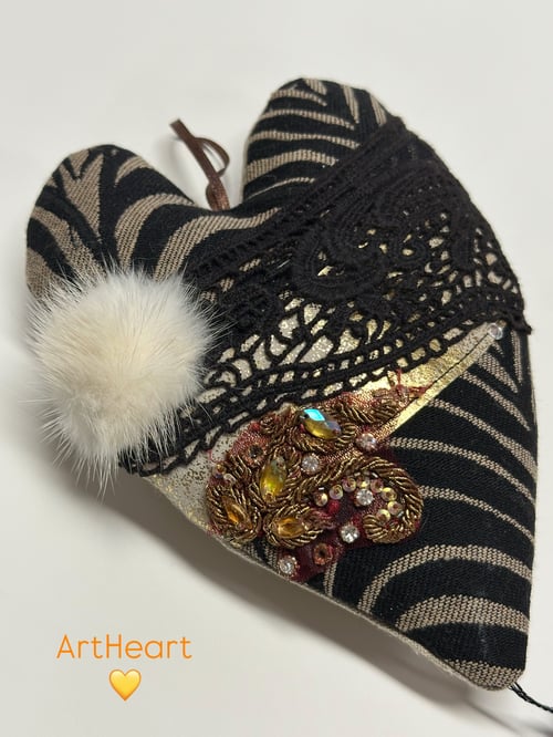 ArtHeart … med hvid pels og indisk perlesilke  fra VanGodt