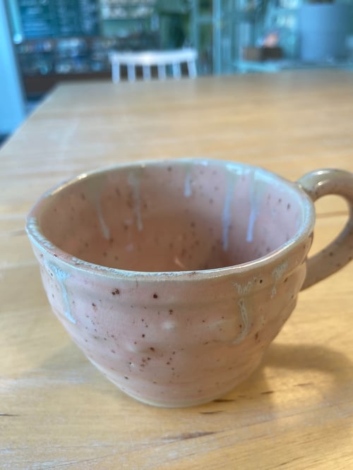 Hånddrejet keramik kop m. hank - stentøjsler