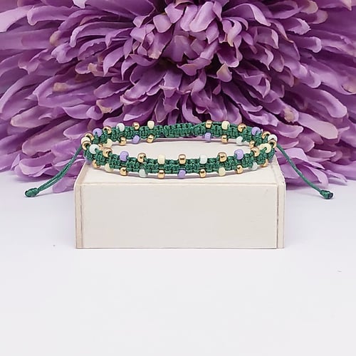 Armbånd i macramé med Miyuki perler fra SAGA / smykkedesigner Isabelle Schou