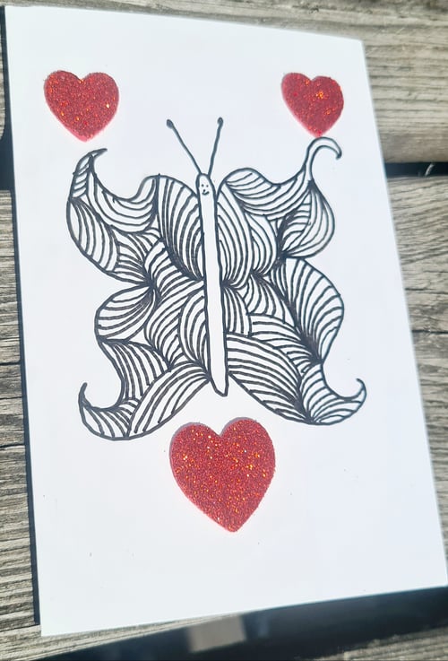 Lille kort med sommerfugl og hjerter fra Syrene Theresia Design