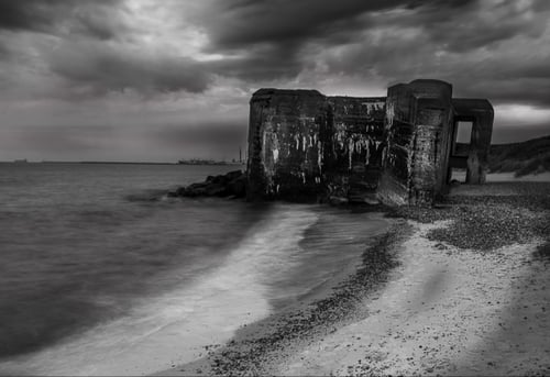 En spektakulær bunker på sønderstrand i Skagen en dramatisk eftermiddag  fra klee-fotokunst.dk