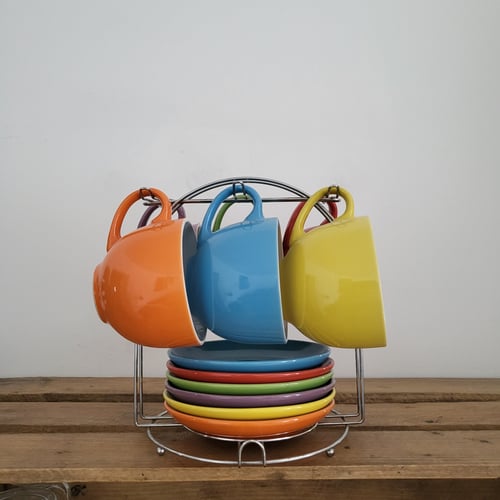  Seks farverige drikkekopper med opbevaringsstativ