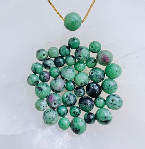 Zoisit- vedhæng  fra BeYou Crystals 