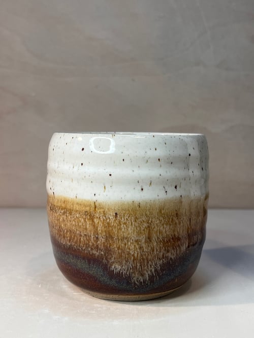 Swirl kop. 360 ml. H: 8,5 cm fra Clay By Hornstrup