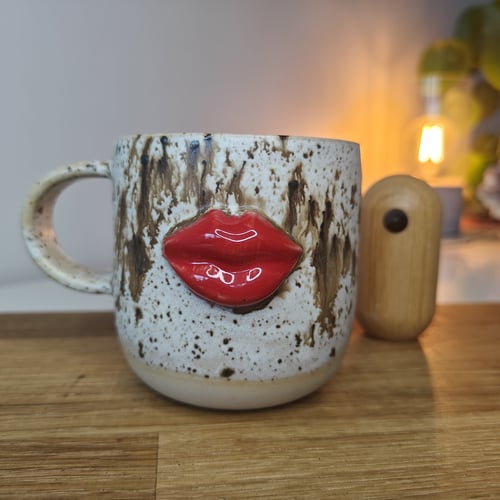 Brunplettet kys kop fra Jo keramik 