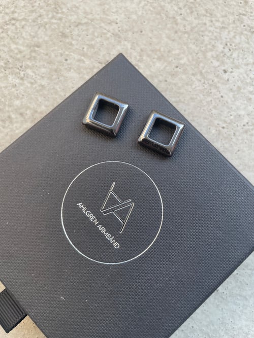 Kvadrat - sort Hæmatit - Kvalitet A fra Ahlgren Armbånd