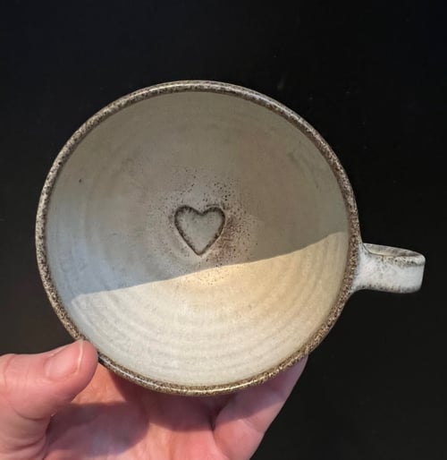 Tekop med hank og hjerte (L) - fløde fra Claywise