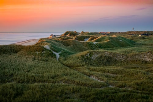 Gammel Skagen set fra syd en smuk sommeraften lige efter solnedgang fra klee-fotokunst.dk