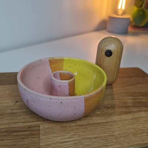 Lyserød/gul lysestage  fra Jo keramik 