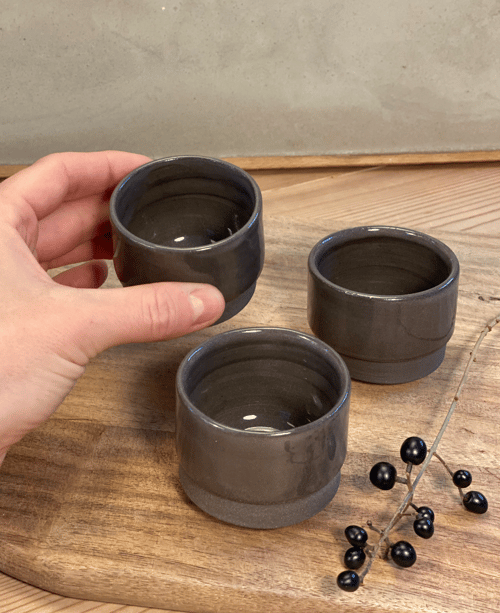 Espressokopper i sort ler