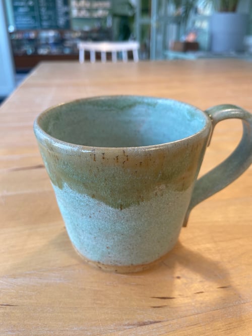 Hånddrejet keramik kop m. hank - stentøjsler
