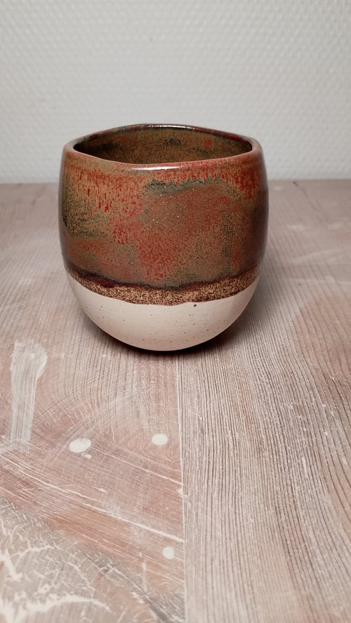 Håndlavet kaffekrus i stentøj.