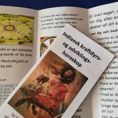  Folder om kraftdyrs- og udviklingshoroskop. fra ShamanShoppen og TrommeMageren