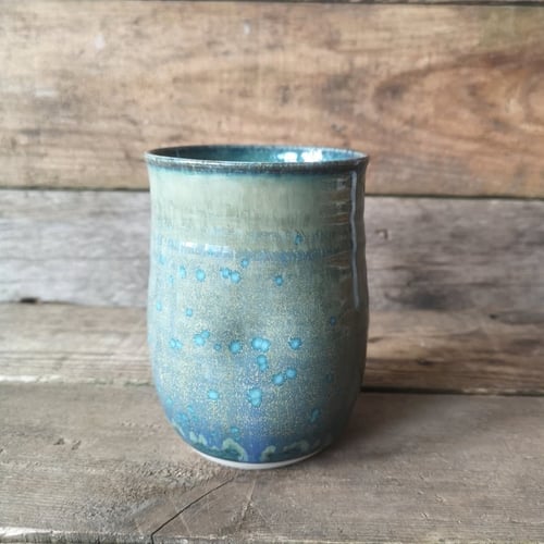 Tryk kop i lys grå glasur