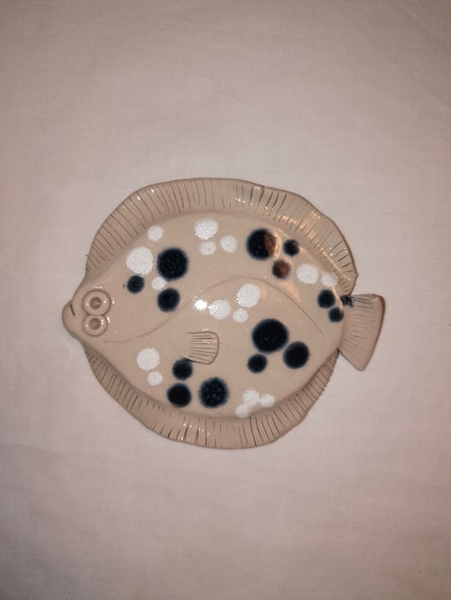 Mellemstor keramikfisk fra Hav af Ler