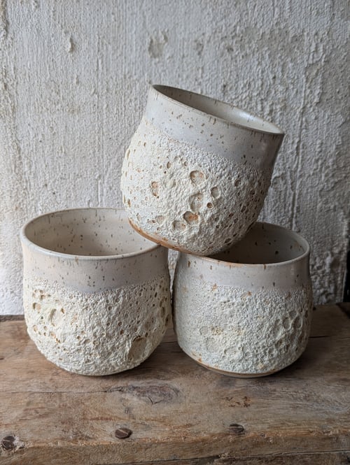 Dimplecup i lys magma