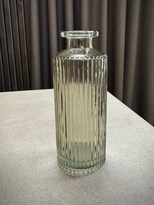 Vase røgfarvet riller fra Stine’s Blomster