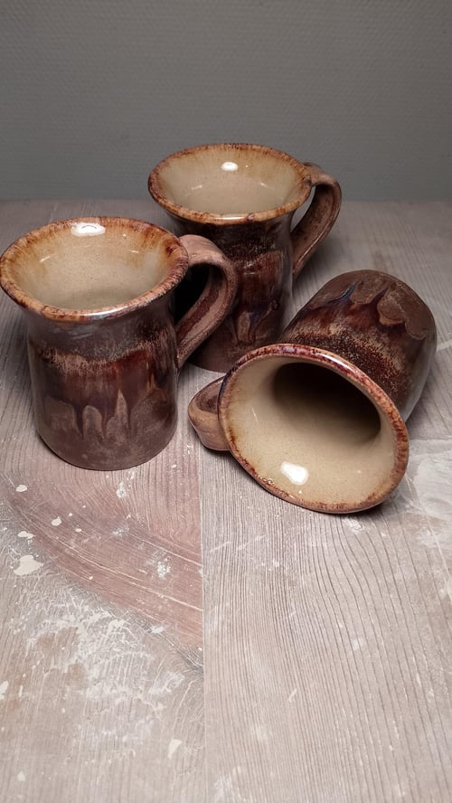 Håndlavet kaffe/tekrus, højde 10 cm. Prisen er pr. stk. 