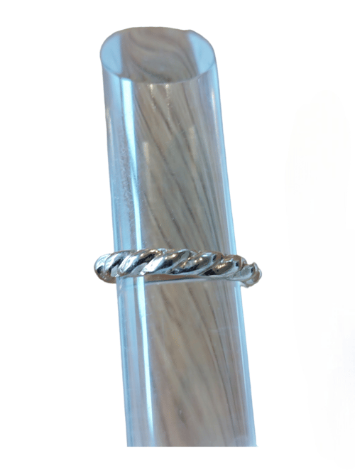 Guld farvet ring med mønster  fra S.deluxe