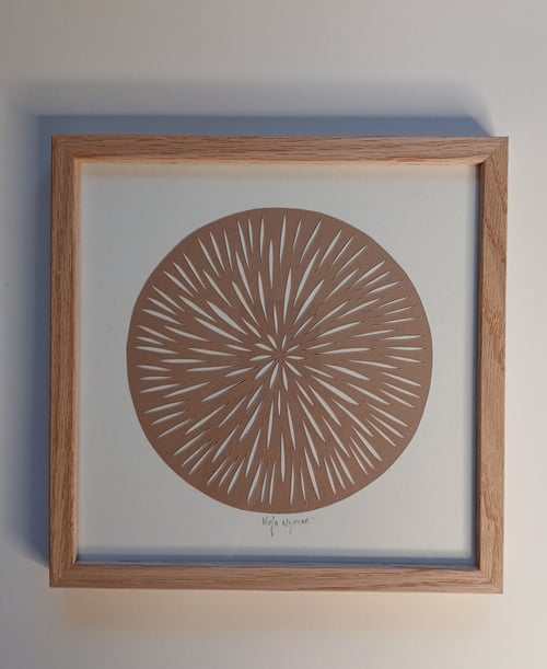 20x20cm papercut, nougat, indrammet  fra Studiopynt