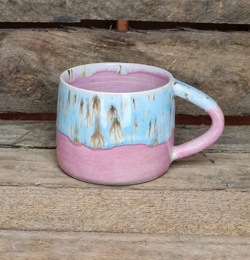 Pink kop med vandfald med hank