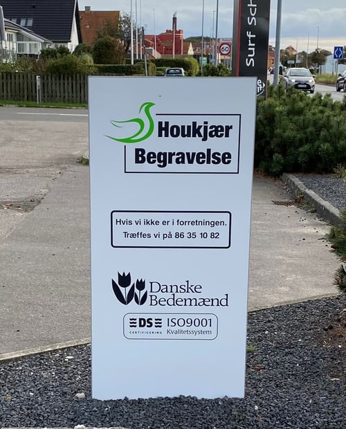 Pylon - CUBUS fra Høyer Skilte & Design