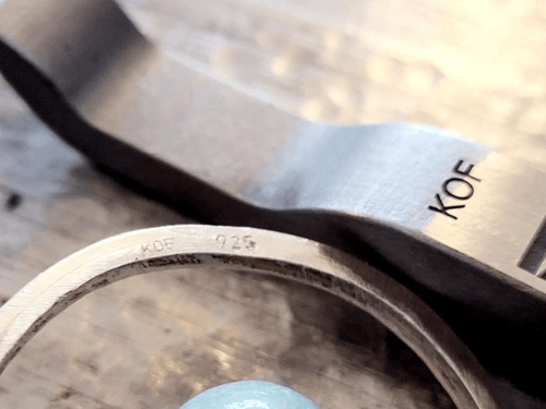 Mit navne stempel - KOF. fra Kofoed Smykker