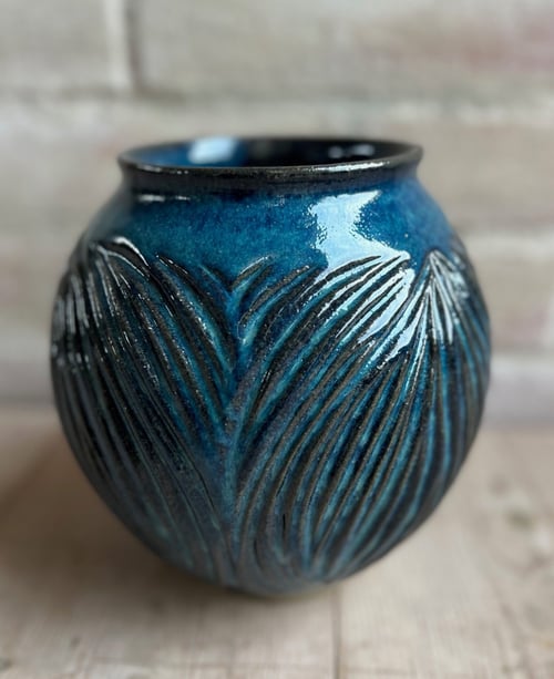 Carvet vase - pacific blue