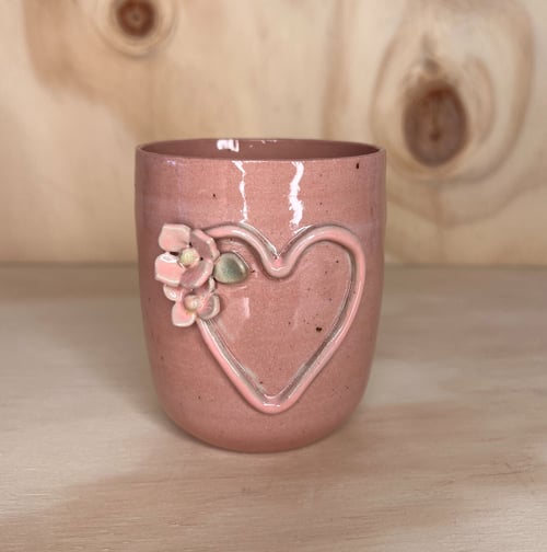 Valentinskop i lyserød m. hjerte og blomster 