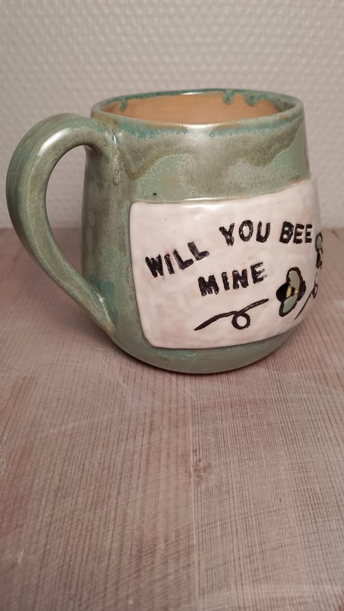 Håndlavet kaffe/tekrus i stentøj, højde 10 cm., bredde 10 cm.