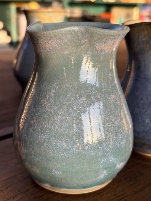 Latté kande i farven "Blåkvarts" fra B keramik Galleri Koefoed